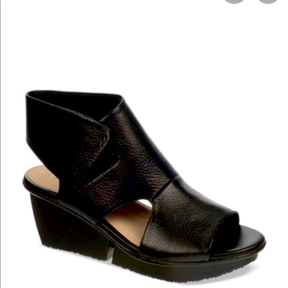 Naya black Seeker wedges size 9